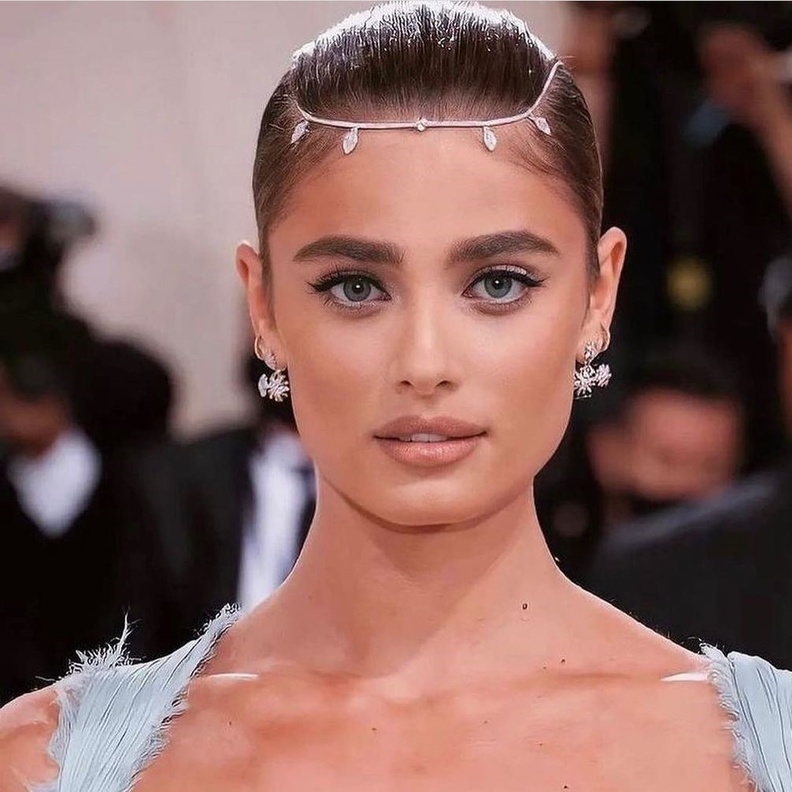 إطلالات جمالية لا تنسى للنجمات العالميات في حفل Met Gala