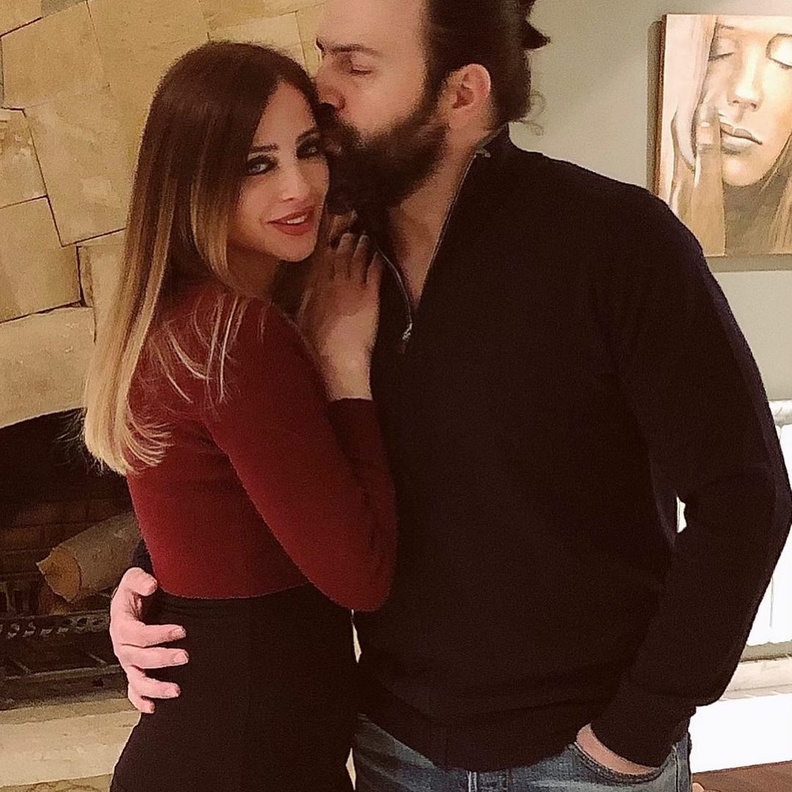 الاعلامية وفاء كيلاني نال زواجها شهرة واسعة كون الزوج هو الممثل تيم حسن - انستغرام الاعلامية