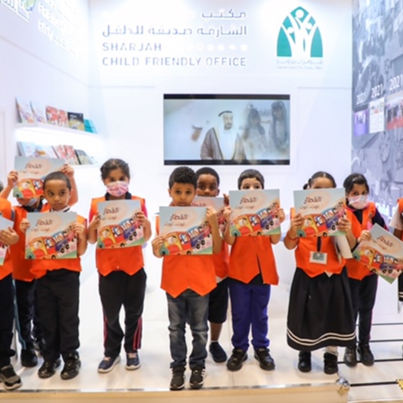 الشارقة صديقة للطفل يشيد بجهوده المثمرة في رعاية الأطفال عبر منصته في معرض أبوظبي الدولي للكتاب