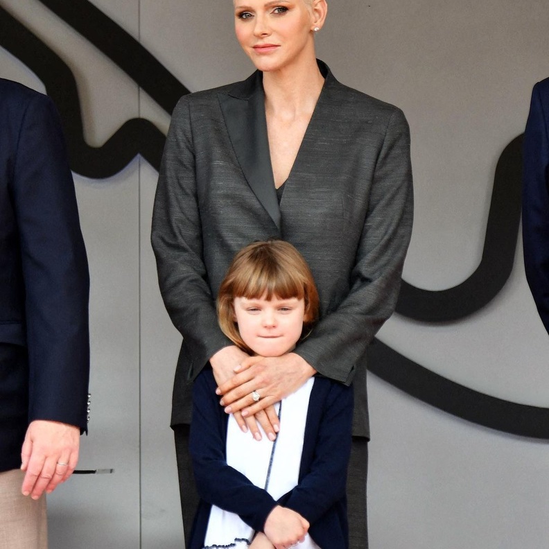 إطلالة شارلين أميرة موناكو راقية في أول ظهور رسمي لها بعد فترة العلاج