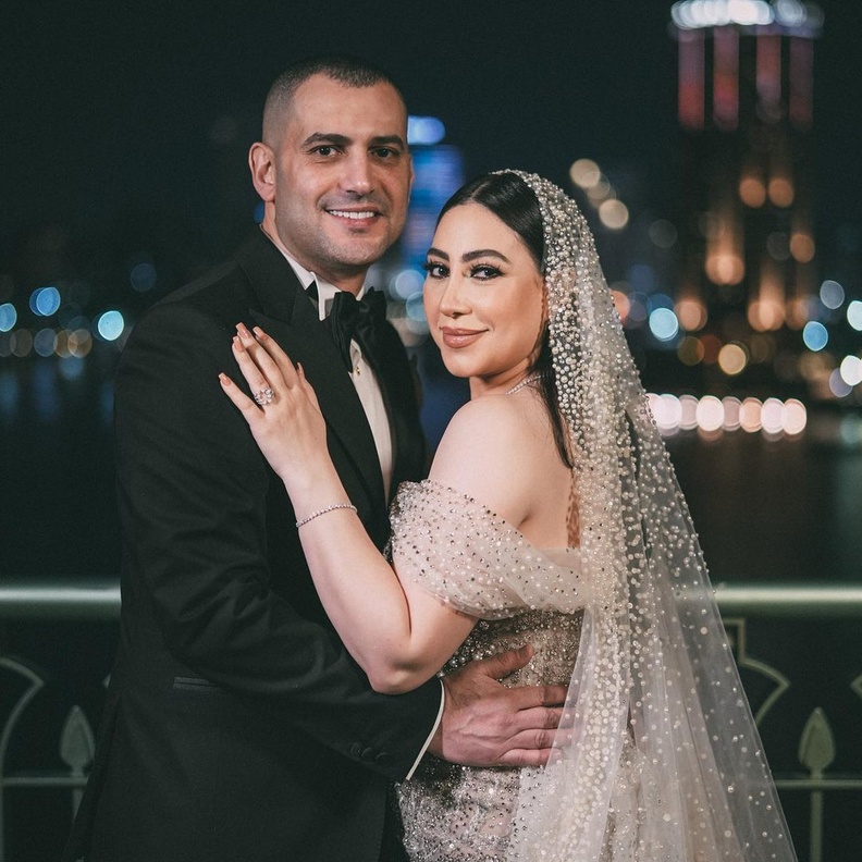 الفنانة بوسي مع عريسها في حفل زفافها- انستغرام الفنانة