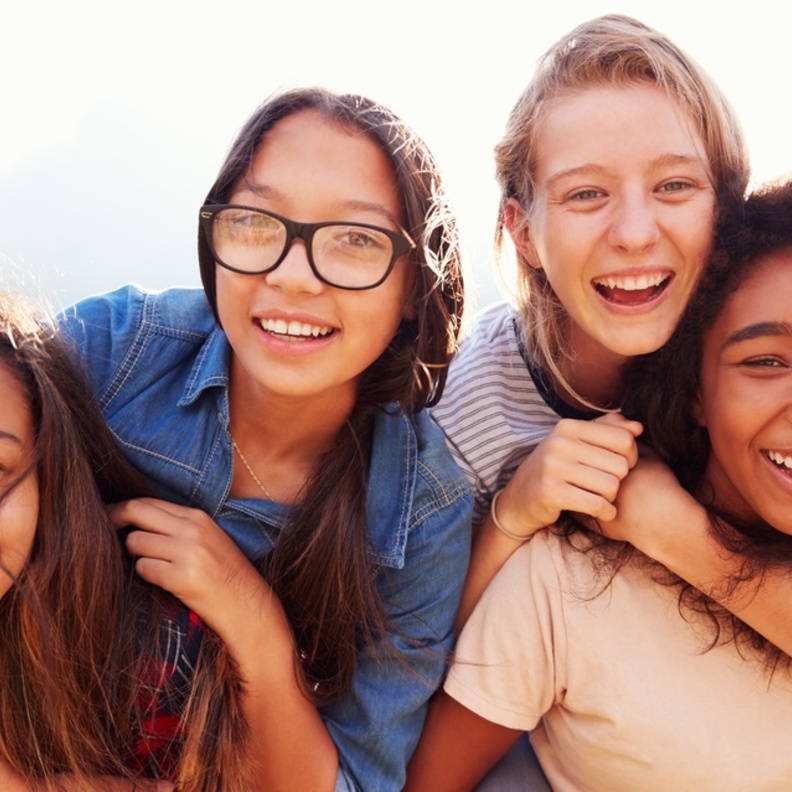 أمور صحية تواجه المراهقات وكيفية التعامل معها