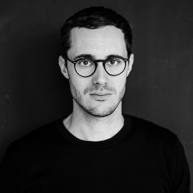 باستيان داجوزان كان يشغل منصباً في دار Paco Rabanne