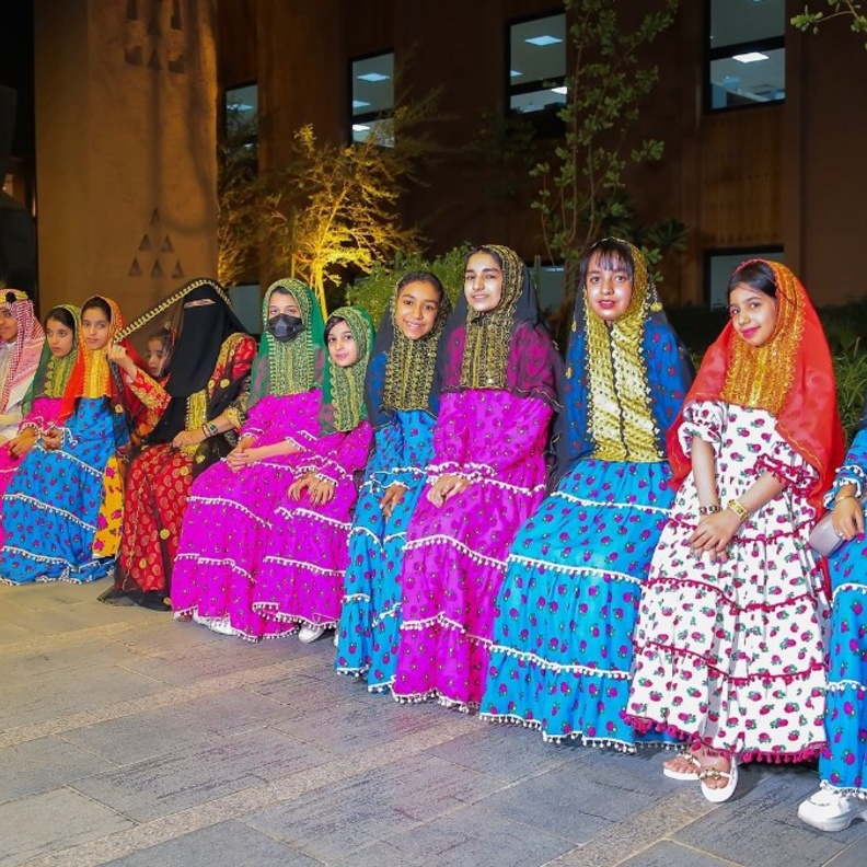 بوابة الدرعية تحتفي بعيد الفطر بـ "حوامة الدرعية" و"حافلات الفرح"