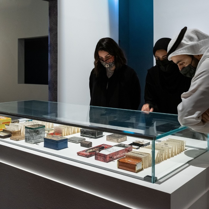 تجربة ساحرة لعشاق الفنون مع معرض "حكايات الورق وأسراره" في اللوفر أبوظبي