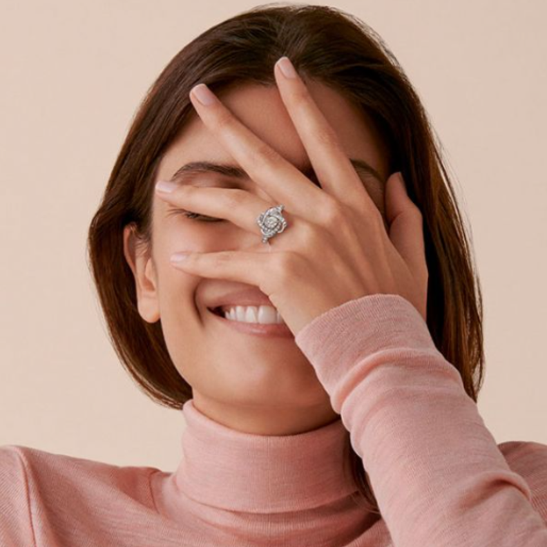 خاتم مرصع بأحجار من الألماس الأبيض من بوشرون