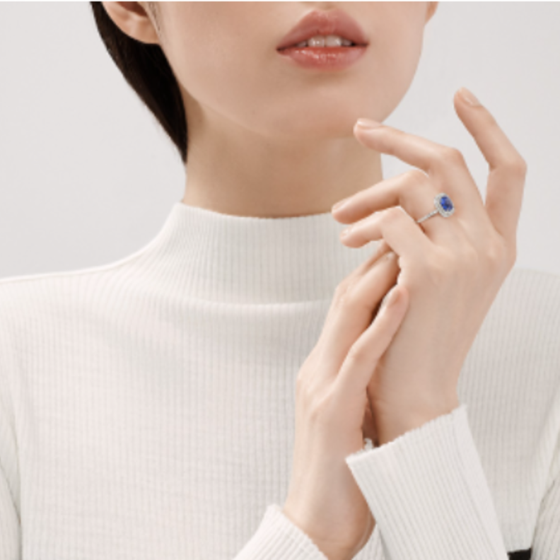 خاتم مرصع بحجر من التنزانيت وحبوب الألماس الأبيض من تيفاني