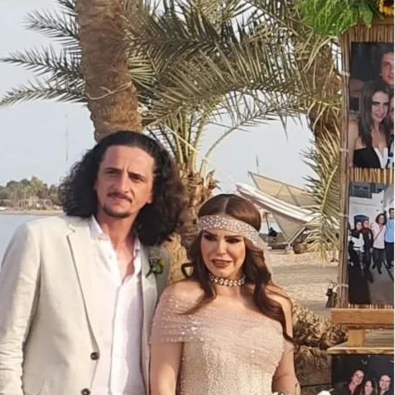 دنيا عبدالعزيز وزوجها