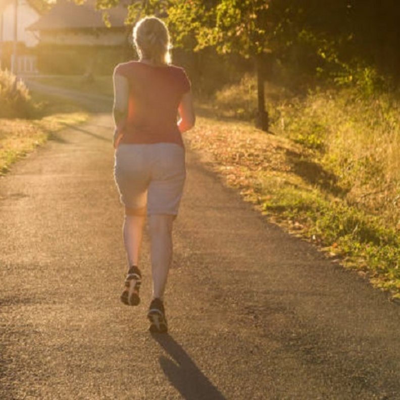 فوائد رياضة المشي للنساء