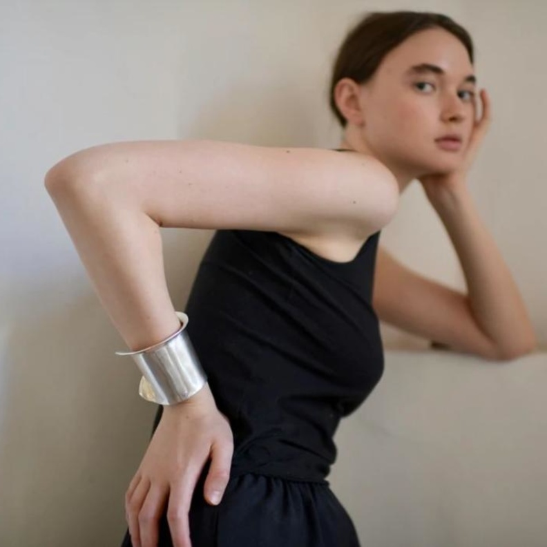 سوار ARES CUFF من مجوهرات Ariana Boussard-Reifel