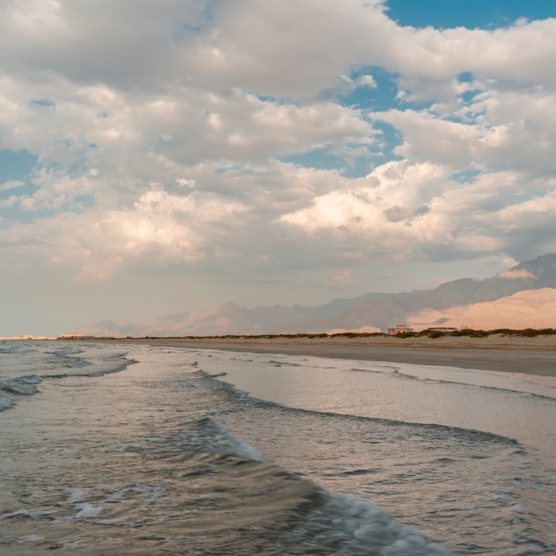 شاطئ الرمس الخلاب