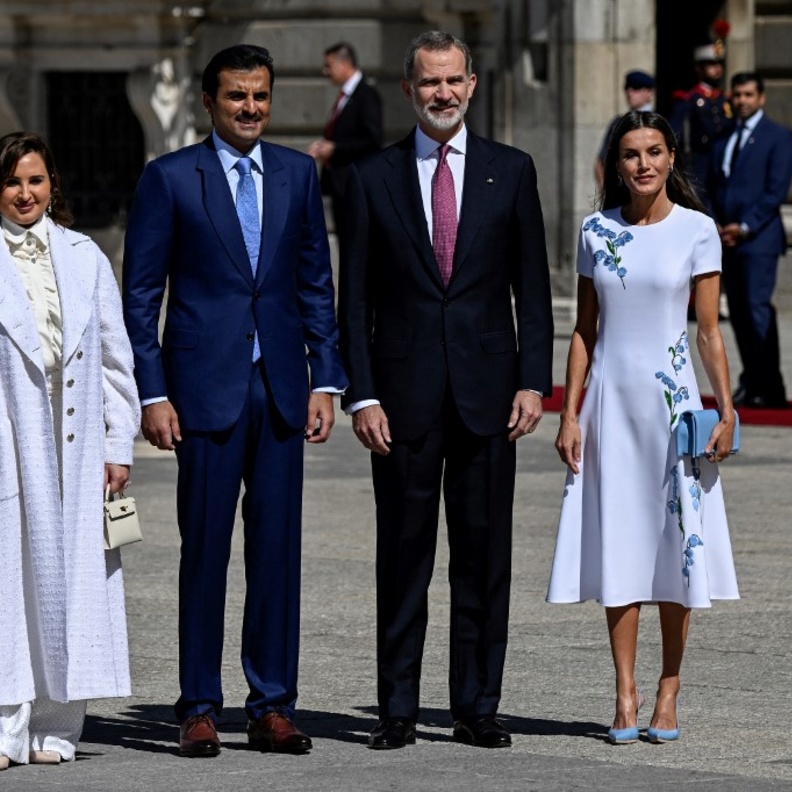 صور أناقة إطلالة الملكة ليتيزيا والشيخة جواهر تخطف الأنظار في اسبانيا