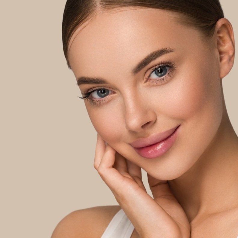 طرق فعالة للحفاظ على صحة البشرة ومنع جفافها في الصيف