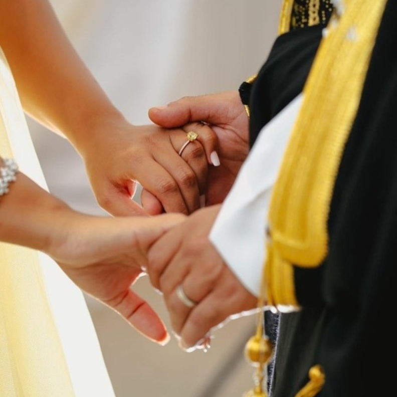 عقد قران "نجلاء الودعاني".. ما حقيقة كونها سلفة أختها "سارة الودعاني"؟