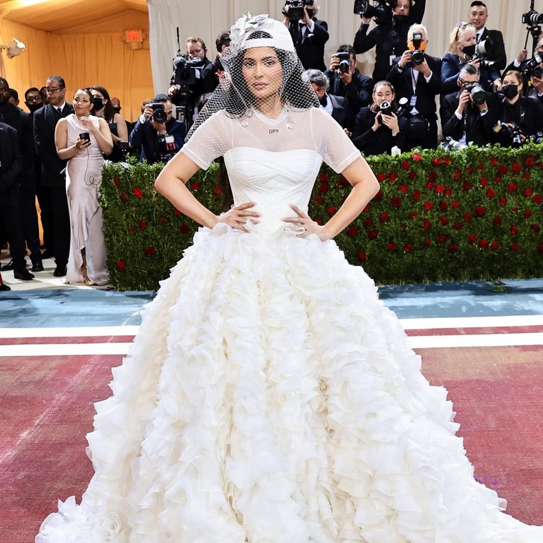 فساتين زفاف اوف وايت  من met gala  انستقرام@metgalaofficial