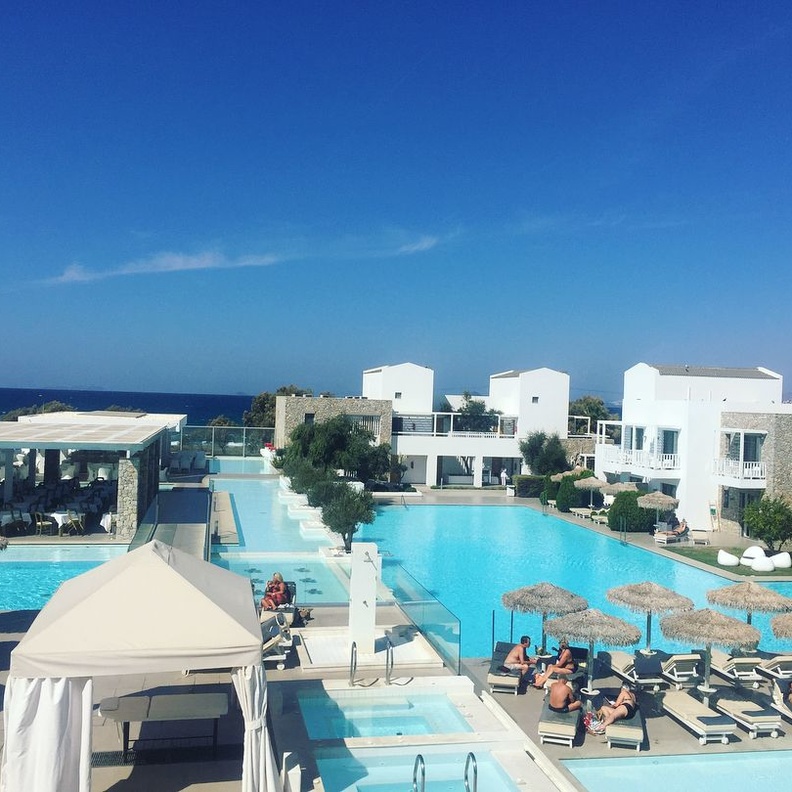 أشهر فنادق ومنتجعات سياحية في اليونان للسفر في الصيف