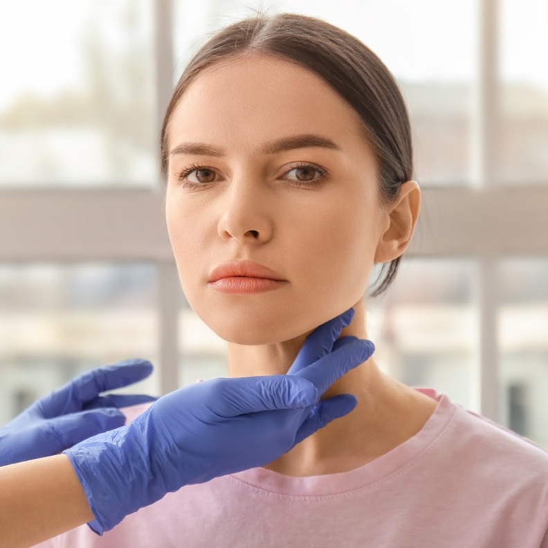 قصور الغدة الدرقية.. يسبب المشاكل خاصة عند النساء