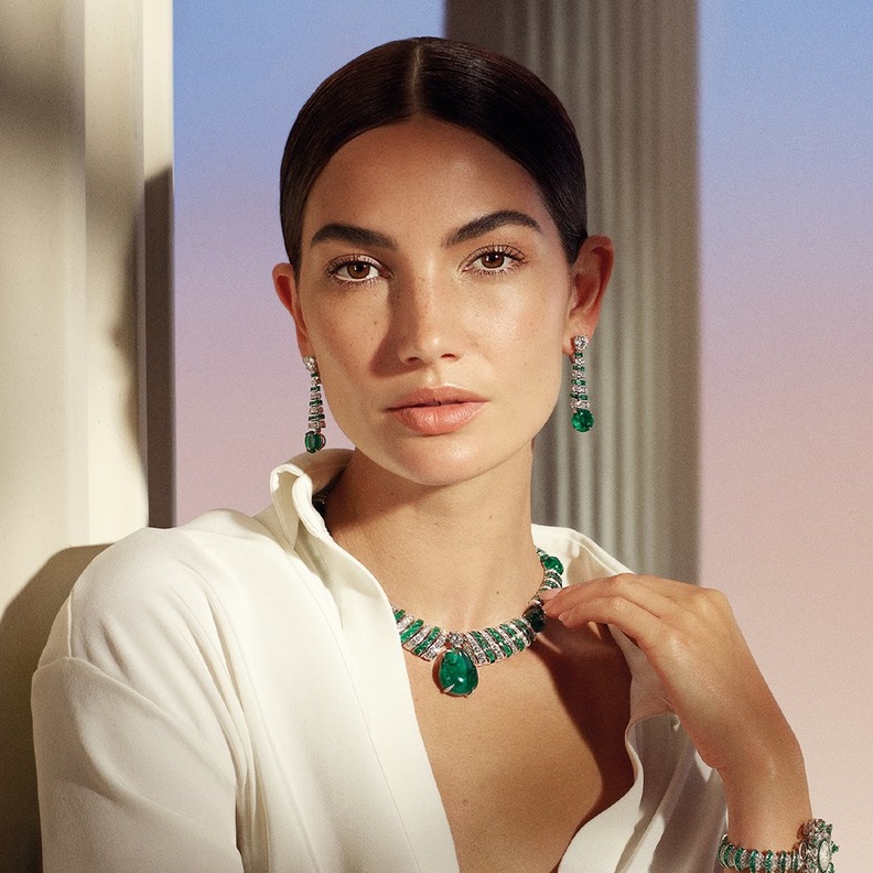 قلادة من الأحجار الكريمة الخضراء من بولغاري 