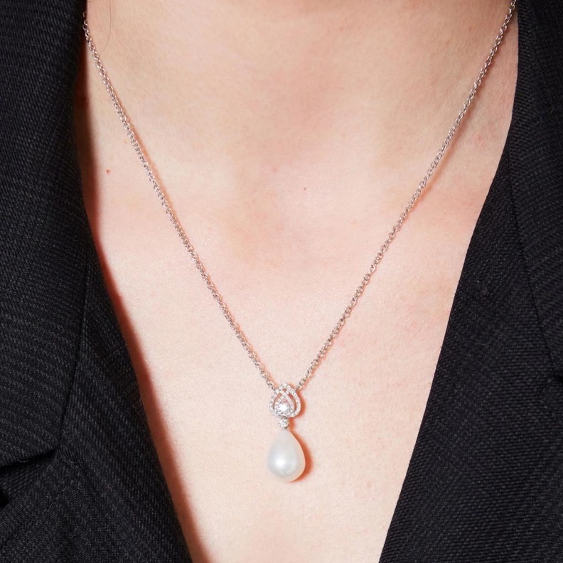 قلادة Pearls Lotus من العلامة التجارية Kiki McDonough