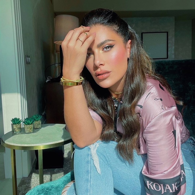 أحدث اطلالات صبا مبارك عصرية ومواكبة للموضة 