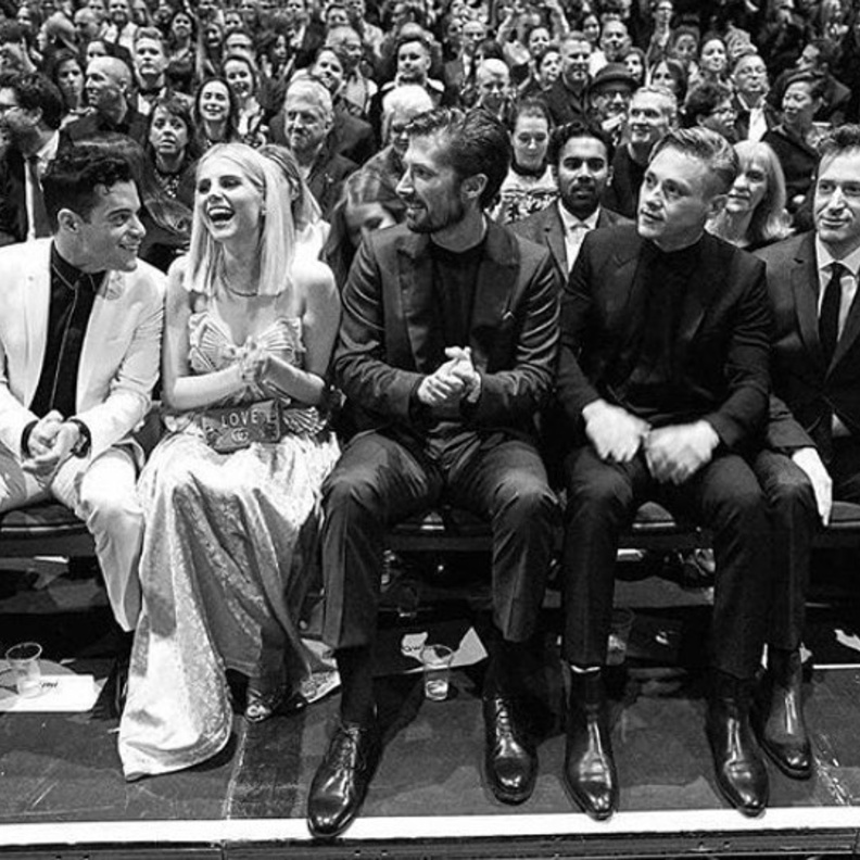 لوسي بوينتون  تهدد رامي مالك  بالانفصال في حال عدم تقدمه بطلب الزواج منها