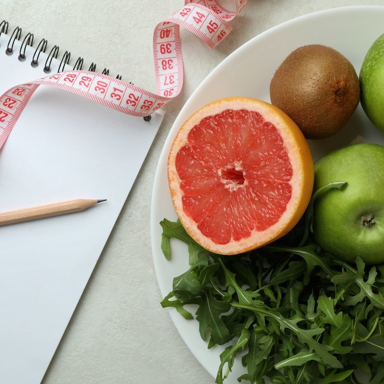 ما هو رجيم عجز السعرات الحرارية وكيف يساعد على انقاص الوزن؟