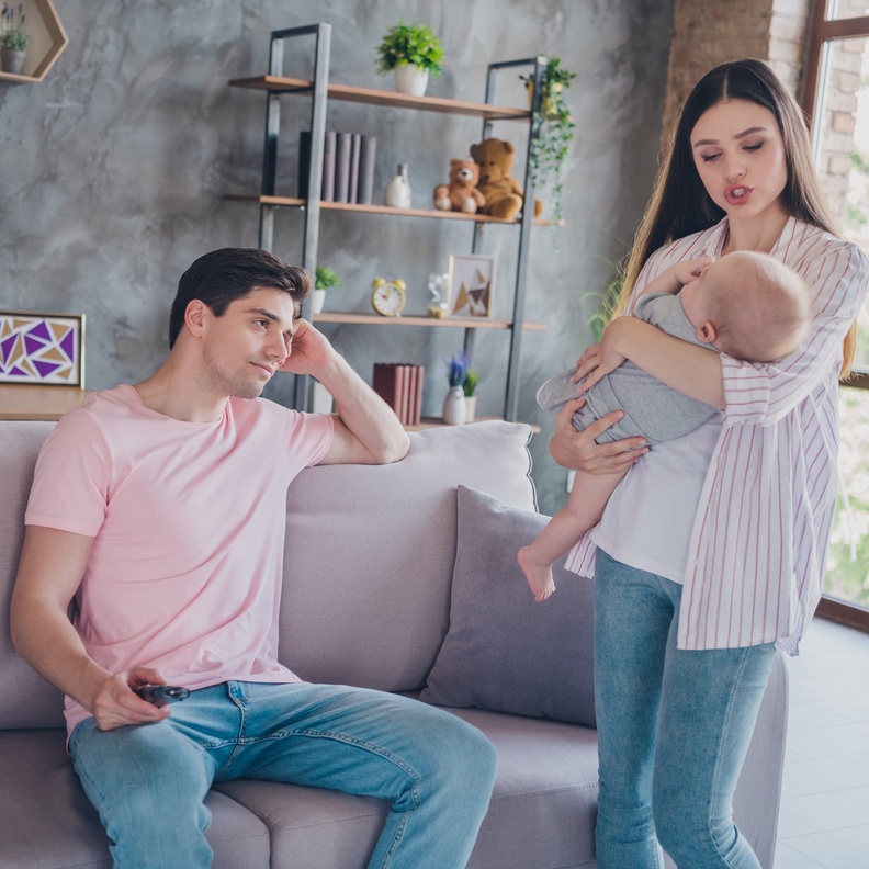 ما هي أسباب توتر العلاقة الزوجية بعد الولادة