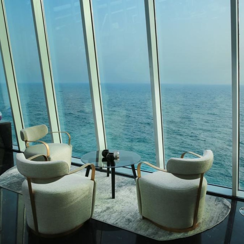 لتجربة لا تنسى.. إليكم أفضل المطاعم الفاخرة في منطقة "لونا ريف" في اليخت كلوب