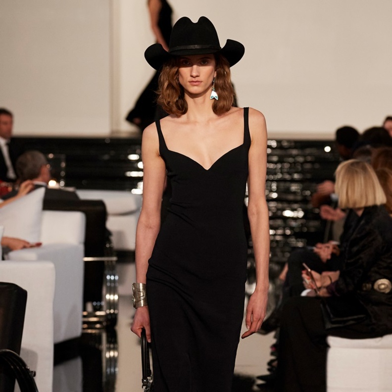 مجموعة Ralph Lauren اعتمدت تنسيق قبعة الكاوبوي بأسلوب كلاسيكي