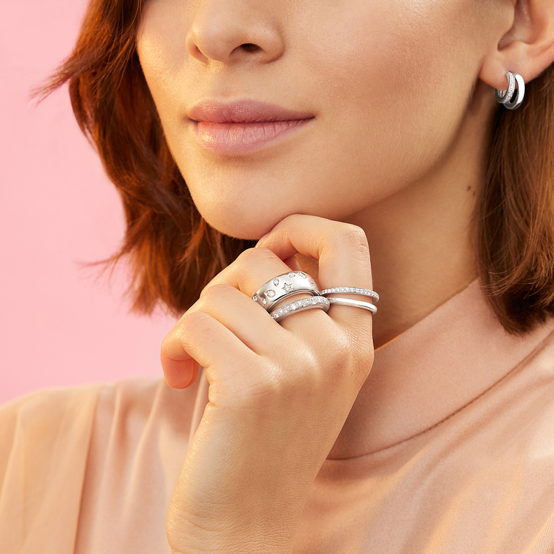 مجوهرات ذهب ناعمة للعرائس في شهر العسل بعذوبة راقية