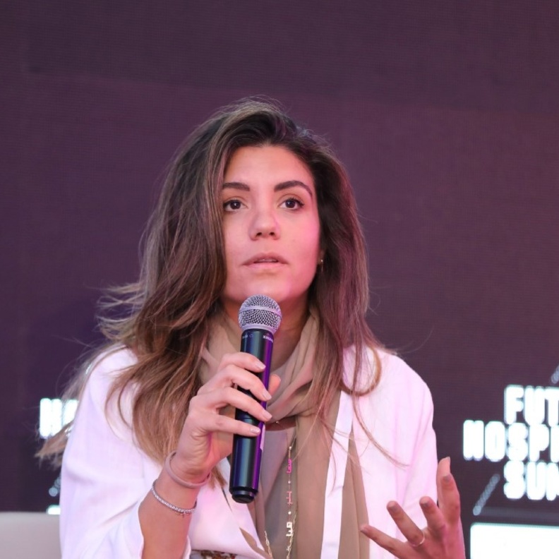 محاور مشاركة ميادة بدر في مؤتمر قمة الضيافة المستقبلية تحت عنوان المطاعم الفاخرة في المملكة