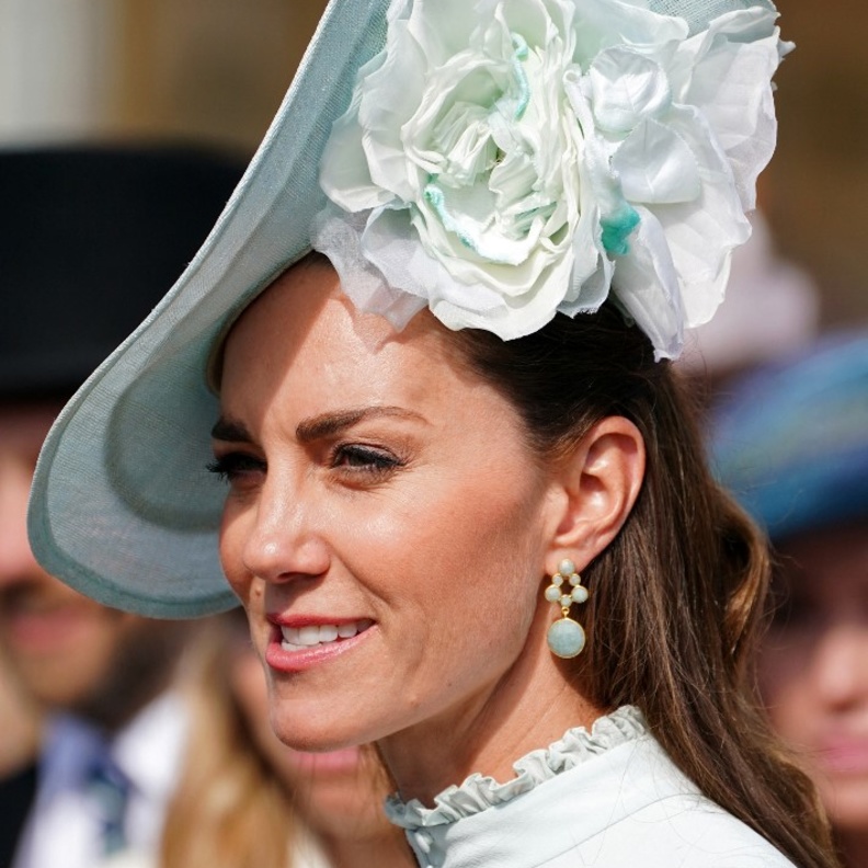 طرق تطبيق مكياج ناعم ومشرق مع القبعات بأسلوب كيت ميدلتون