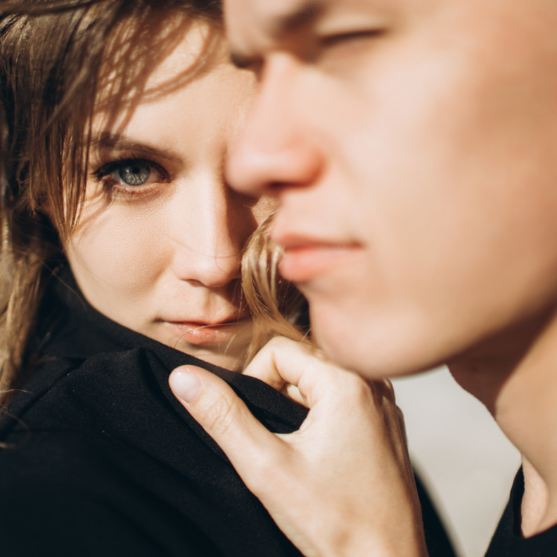 مواصفات المرأة الجريئة سلاح ذو حدين لكن يفضلها الرجال فلماذا