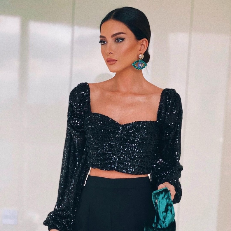 موديلات بلايز عصرية وأهم النصائح لتنسيقها من وحي مؤثرات الموضة