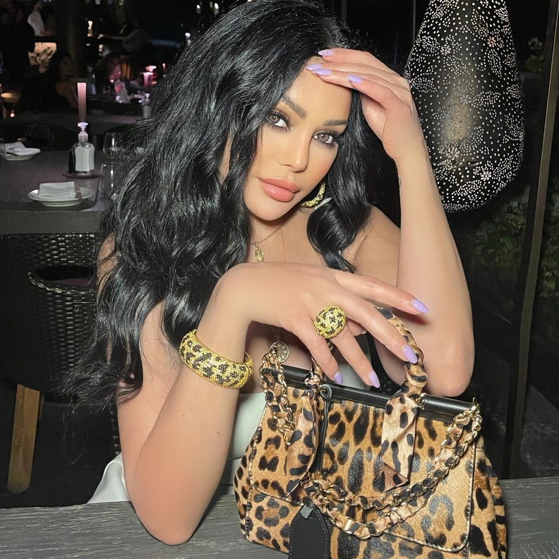 هيفاء وهبي بقطع مجوهرات jacob and co