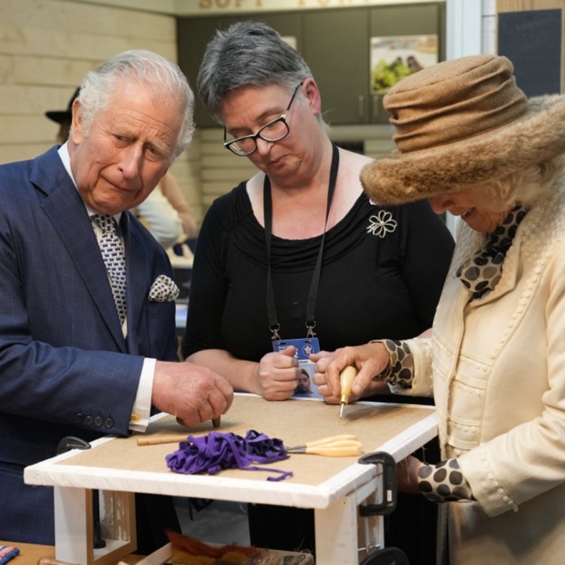 الأمير تشارلز وكاميلا باركر في جولة ملكية بكندا