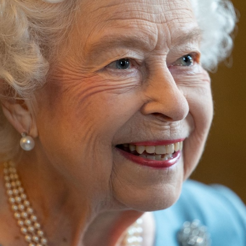 العائلة المالكة البريطانية تحذف تغريدة حول اليوبيل البلاتيني للملكة إليزابيث 