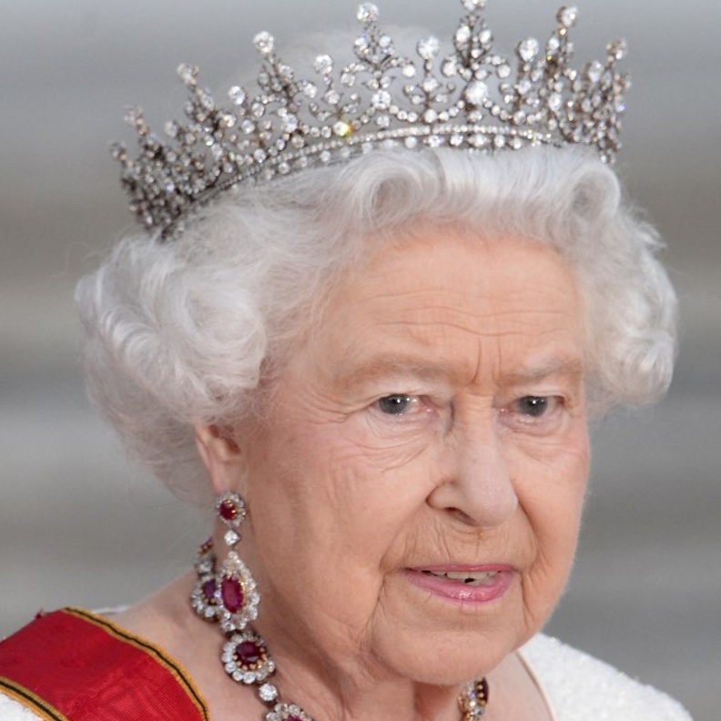 تاج Girls of Great Britain and Ireland Tiara المفضل لدى الملكة إليزابيث الثانية
