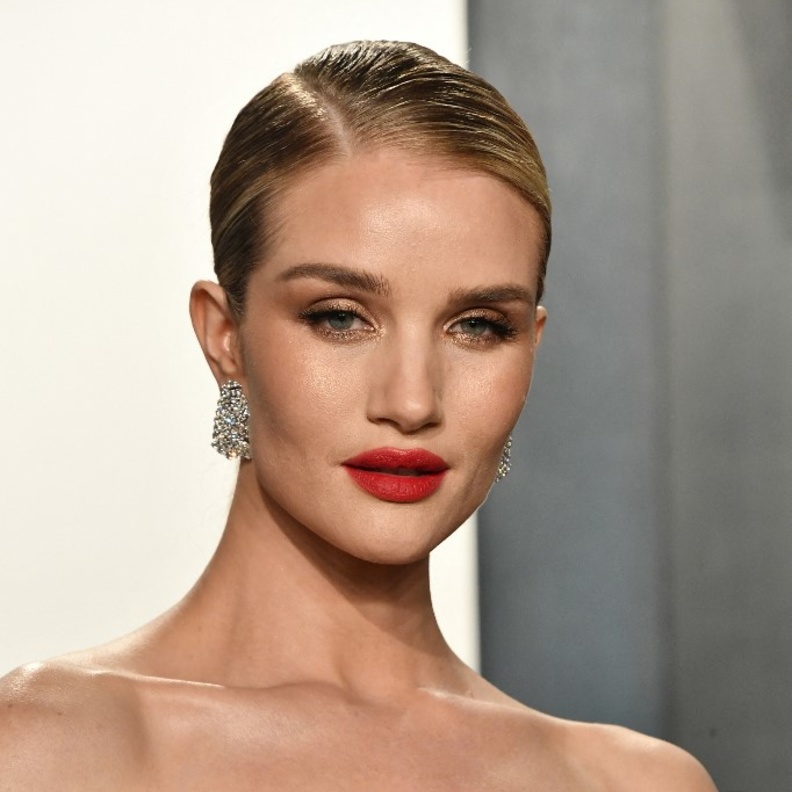 أهم النصائح لتحضير البشرة قبل تطبيق مكياج السهرات بأسلوب النجمات العالميات