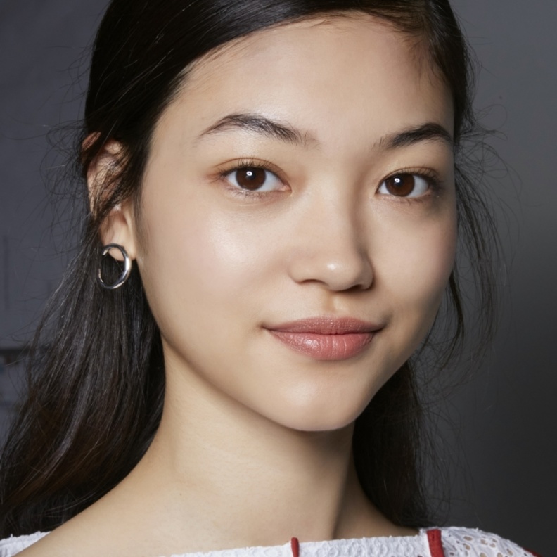 أضرار تنظيف البشرة بقناع الفازلين ومعجون الأسنان