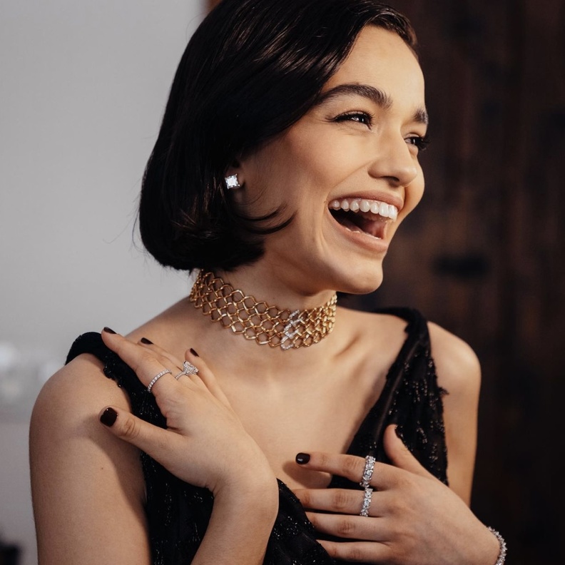 1 رئيسية اجمل مناكير للأظافر القصيرة لصيف 2022 على طريقة Rachel Zegler