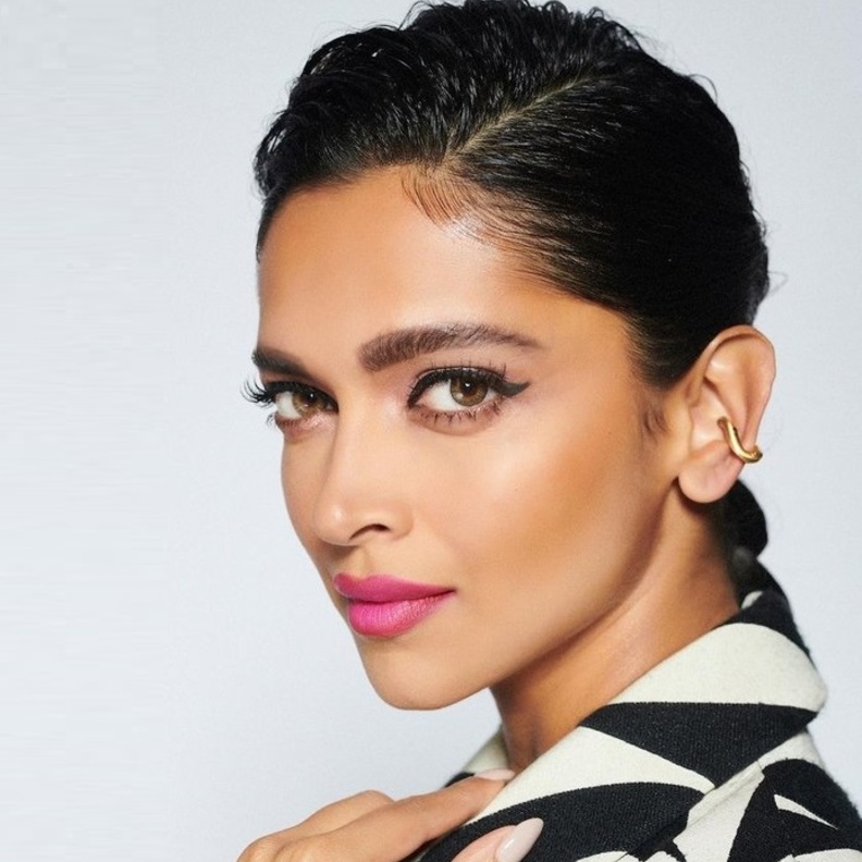 أساليب ملفتة لتطبيق أحمر الشفاه