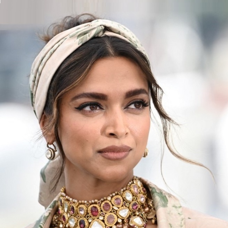 صور إطلالات جمالية خارجة عن المألوف للنجمات في افتتاح مهرجان كان