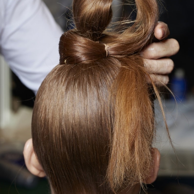 تسريحة الكعكة العالية