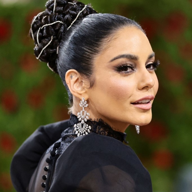 1 رئيسية رفعات الشعر المناسبة للوجه على شكل قلب من وحي Vanessa Hudgens