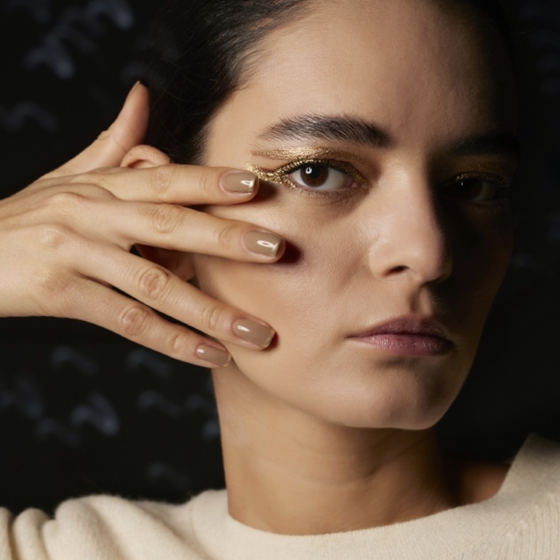 طريقة برد الأظافر بشكل عصري من أحدث صيحات جمال صيف 20222