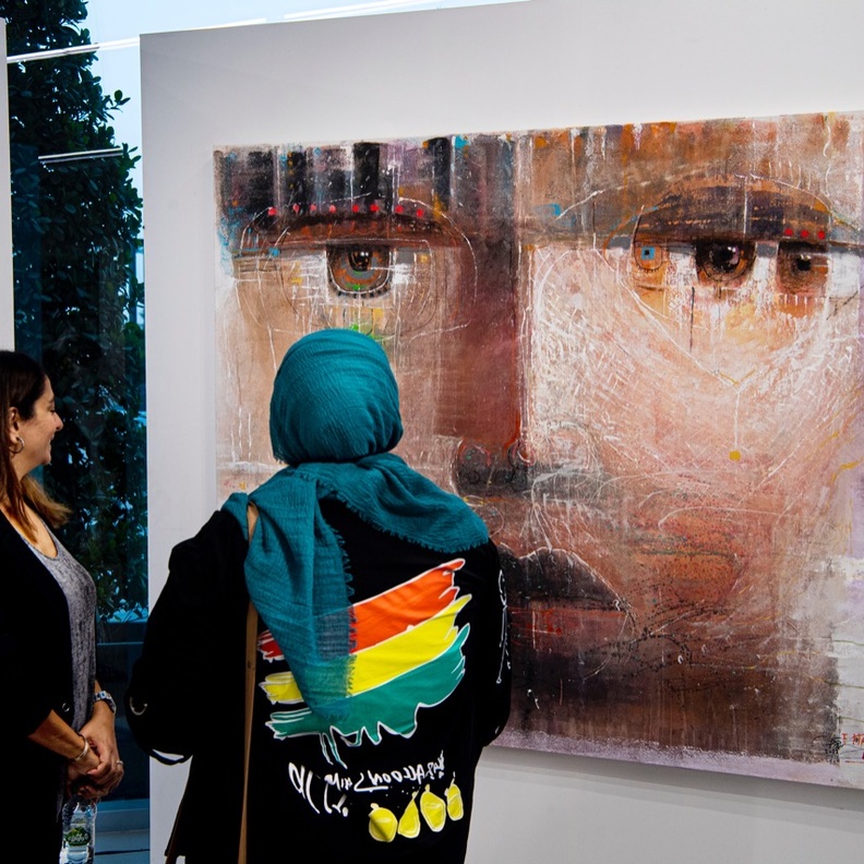 أعمال فنية ساحرة في انطلاق المعرض الفني "ترابط العقول" من كيه غاليري