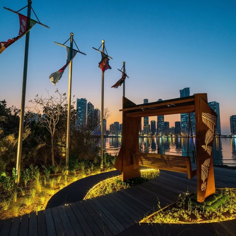 جزيرة النور.. تجربة ساحرة في أحضان الطبيعة الخلابة والفراشات بالشارقة