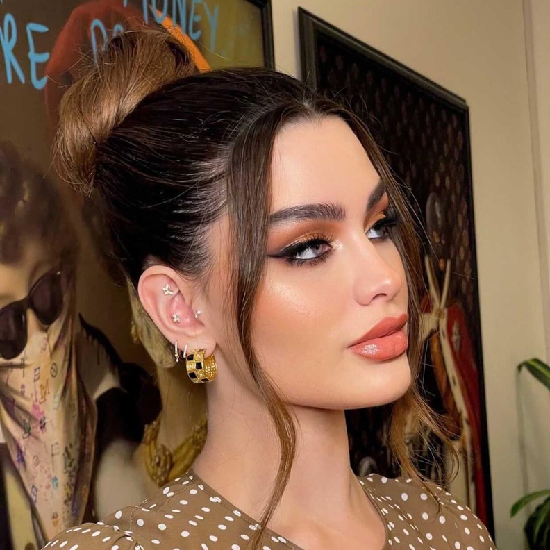 إطلالات جمالية لافتة تناسب الصيف بأسلوب روان بن حسين