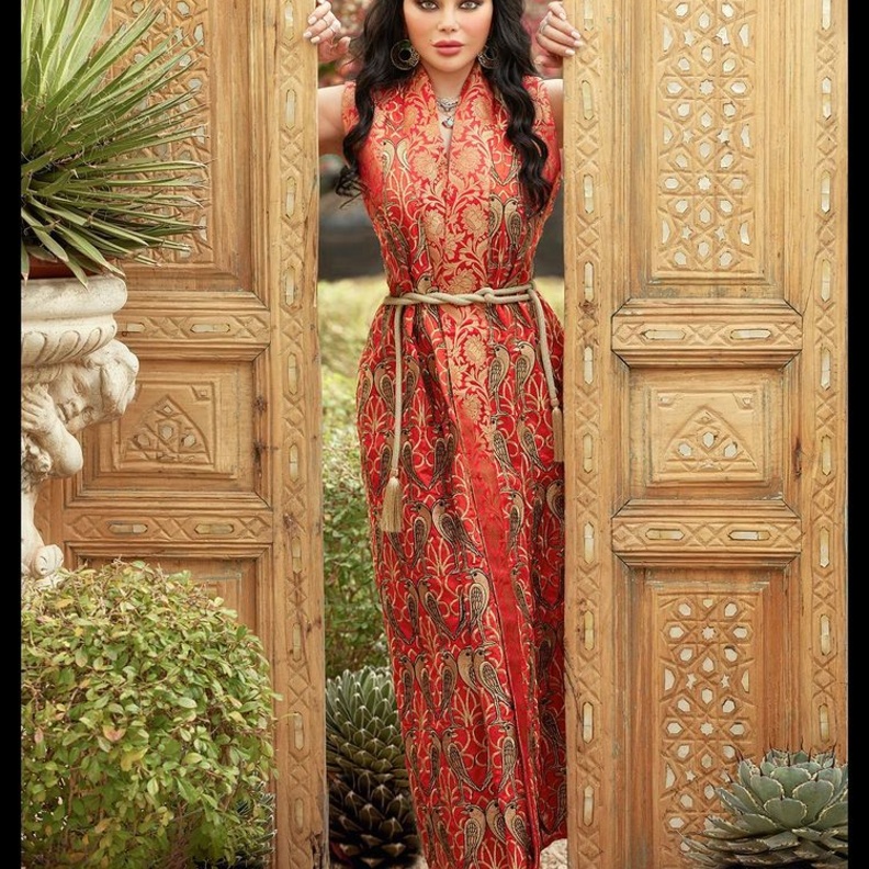 إطلالات هيفاء وهبي الرمصانية بلوك لافت من Orient 499